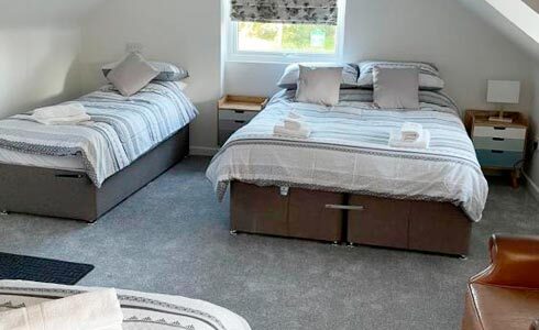 The New Wheel Inn About - Family Room